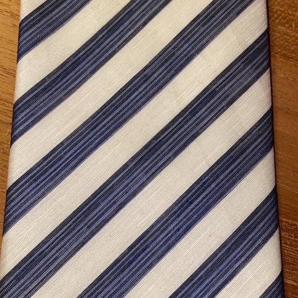 Hugo Boss tie - Picture 9 of 9